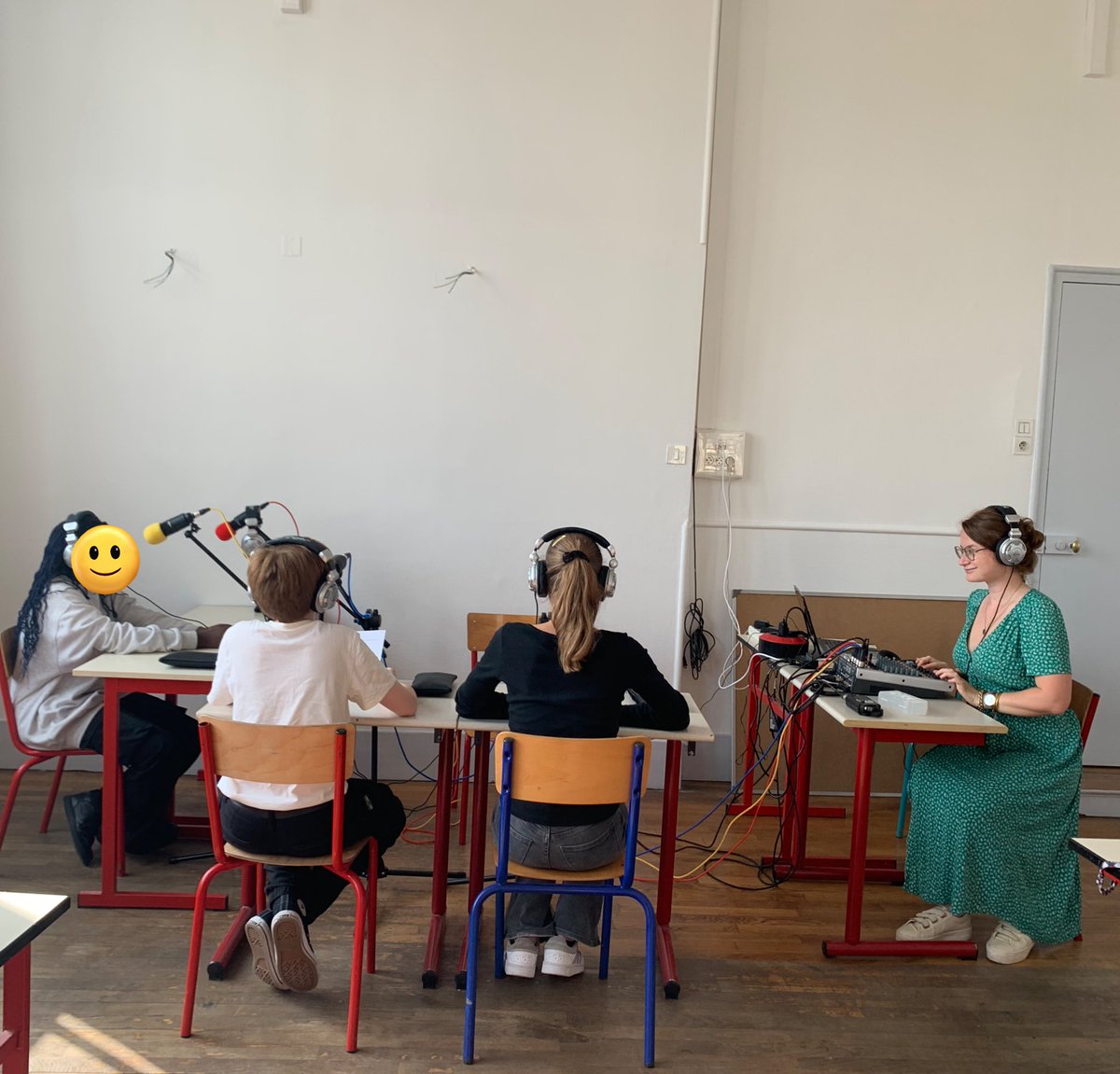 CamilleLambin04's tweet image. Enregistrement en cours 🎧… c’est la naissance d’un nouveau #podcast 🤩 1 épisode chaque mois sur tous les thèmes de la classe de 4e ! Le premier : « trajectoires d’esclaves au XVIIIe et XIXe siècle » by les 4eE du collège Pierre Alviset Paris5  @Academie_Paris #webradio #teamhg