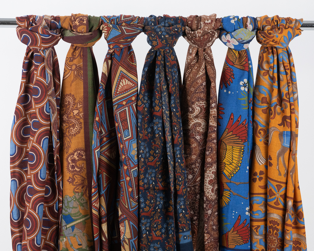 New Italian scarves for fall have arrived. With abstract, geometric, and traditional prints, these scarves will take any outfit up a notch.
.
.
.
.
#theandovershop #italianscarves #fallcollection #menswear #classicmensstyle