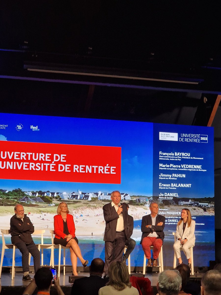 GeorgesBeliaeff's tweet photo. Ouverture des #URMoDem par François #Bayrou https://t.co/A3P7JIqnRP