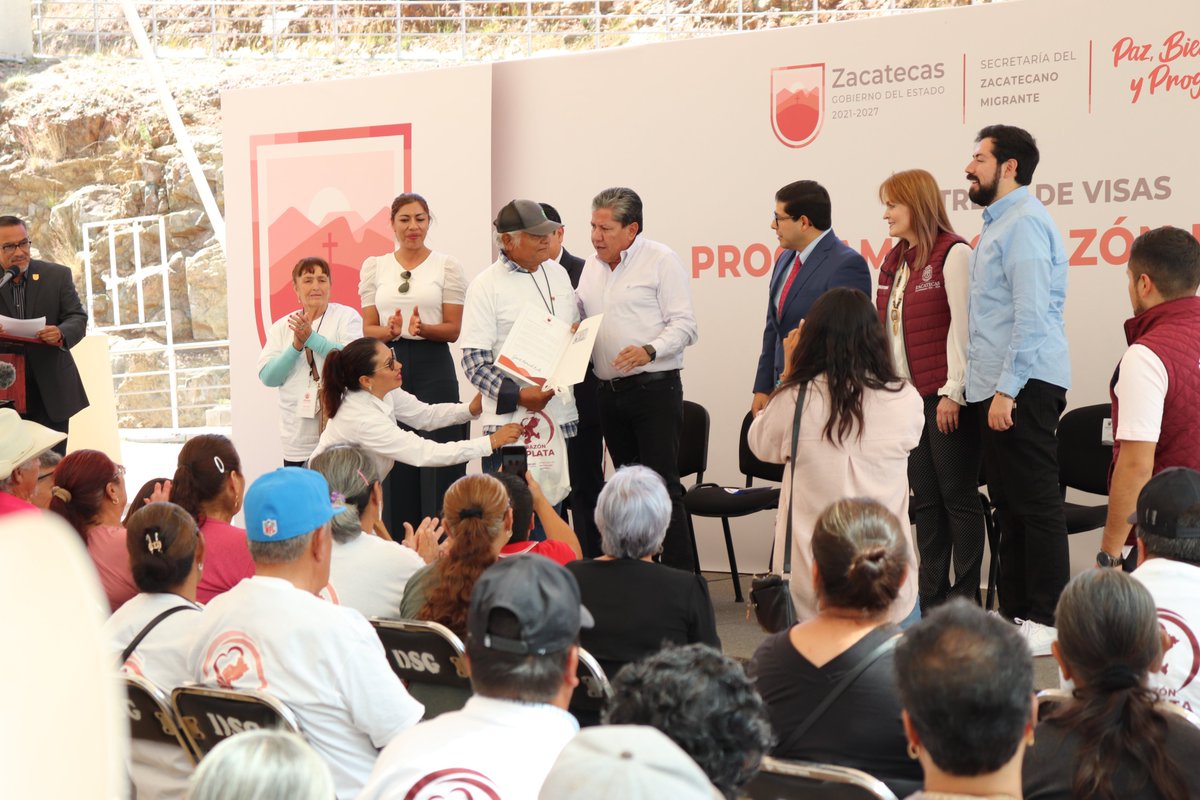 En acompañamiento al Gobernador del Estado, <a href="/DavidMonrealA/">David Monreal Ávila</a>, el Dr. Hamurabi Gamboa Rosales acudió a la entrega de 106 visas que servirán como puente para la reunificación familiar; por medio del programa Corazón de Plata, de la <a href="/_SEZAMI/">Secretaría del Zacatecano Migrante</a>.
