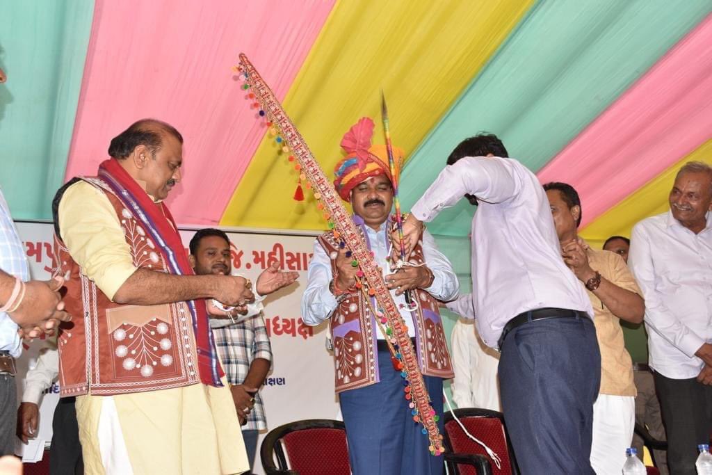 મારા મત વિસ્તાર સંતરામપુર ખાતે પ્રતાપપુરા મહાકાળી માતાજીના મંદિરે સંતરામપુર નગર પાલિકા દ્વારા આયોજીત 'રવાડીના મેળા'નું ઉદ્ઘાટન કરવામાં આવ્યું.આ મેળો વર્ષો જુની પરંપરા મુજબ ગુજરાત સિવાય મધ્ય પ્રદેશ, રાજસ્થાન જેવા રાજ્યો માંથી લોકો મેળાને માણવા માટે આવે છે.દર વર્ષે ૫ થી૧૦ દિવસ(1/3)