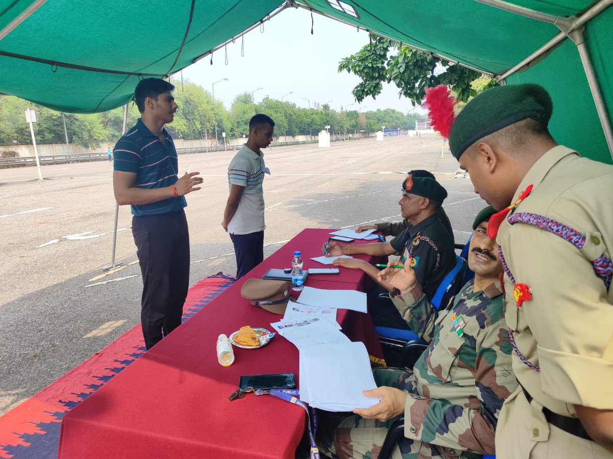 3DBNNCC's tweet photo. New faces with same josh ,
NCC - 3DBN DYAL SINGH COLLEGE,
Held 2nd phase of recruitment for new cadets.
Recruitment process consisted of physical test , personal interview and general awareness test . 
Cadets showed extraordinary performances and high josh in each process. https://t.co/4HlWvSZvGR