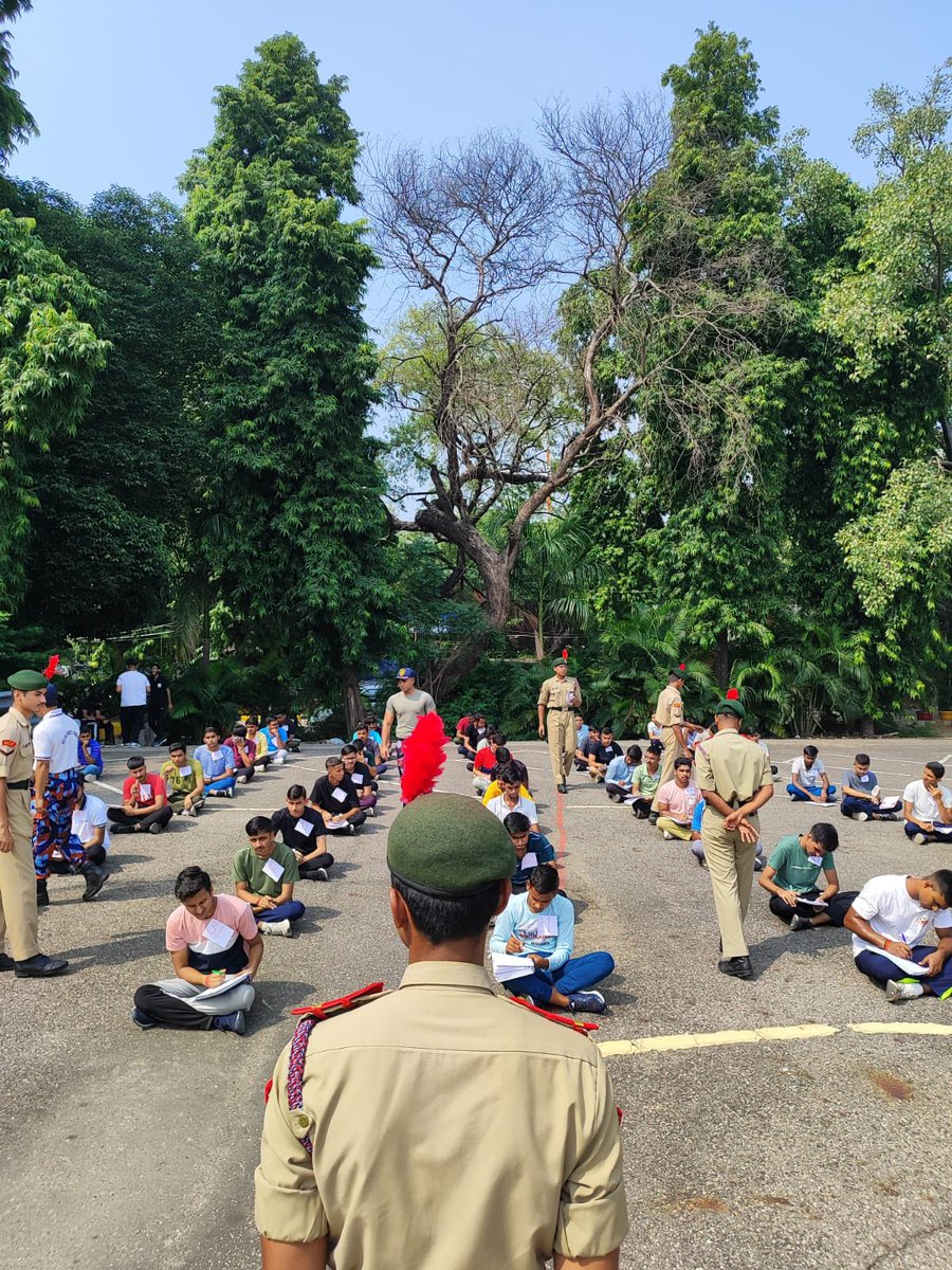 3DBNNCC's tweet photo. New faces with same josh ,
NCC - 3DBN DYAL SINGH COLLEGE,
Held 2nd phase of recruitment for new cadets.
Recruitment process consisted of physical test , personal interview and general awareness test . 
Cadets showed extraordinary performances and high josh in each process. https://t.co/4HlWvSZvGR