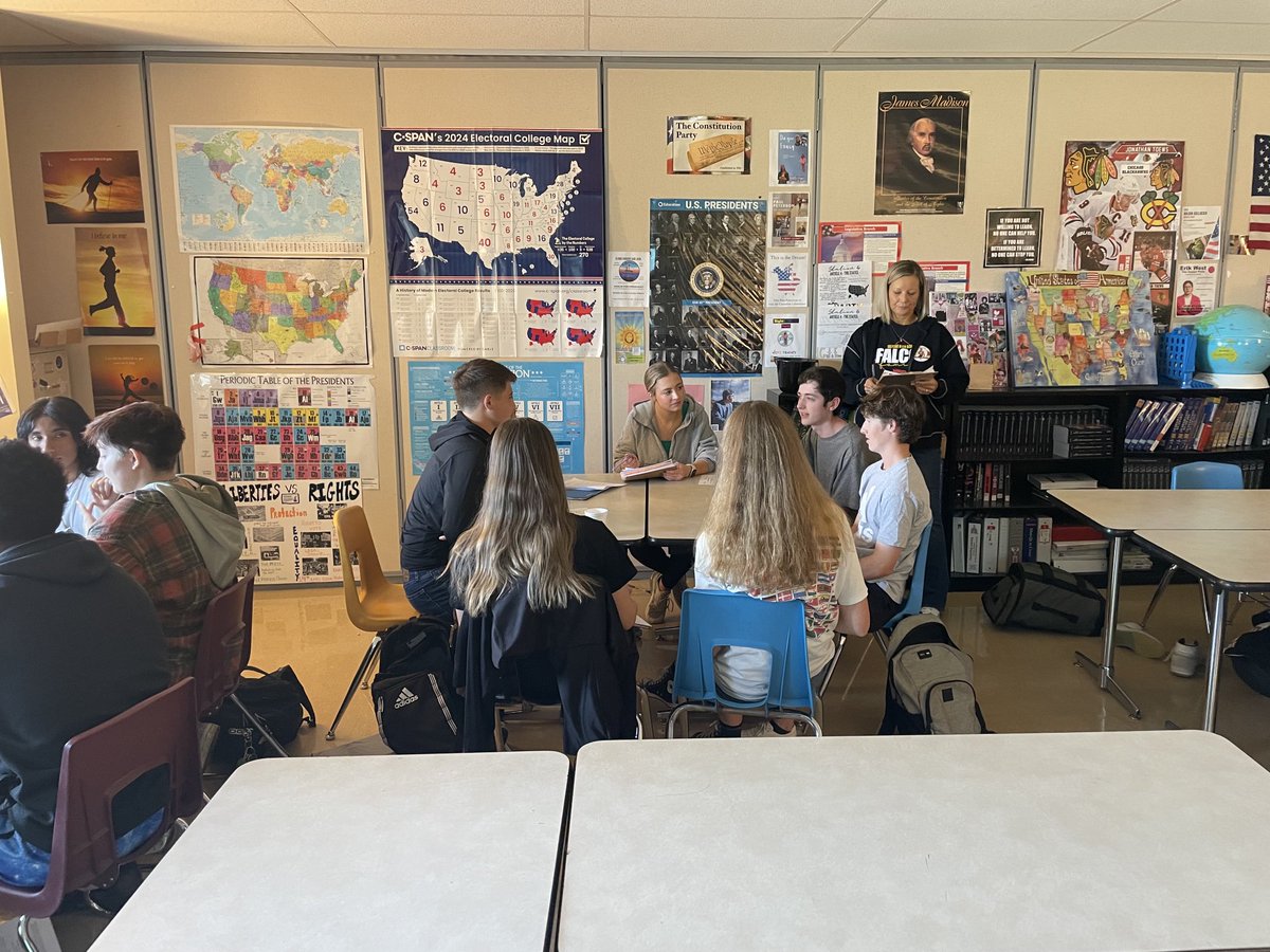 SHSasstprinc6's tweet photo. Katie Strock’s AP Government class debating Federal Rights vs States Rights.  These students are having high level, academic discussions!  #WeAreSkyline ⁦@SHS_Principal⁩ ⁦@KarlaAllenbach⁩ ⁦@SVVSDsupt⁩ https://t.co/uUQfLRA6WC