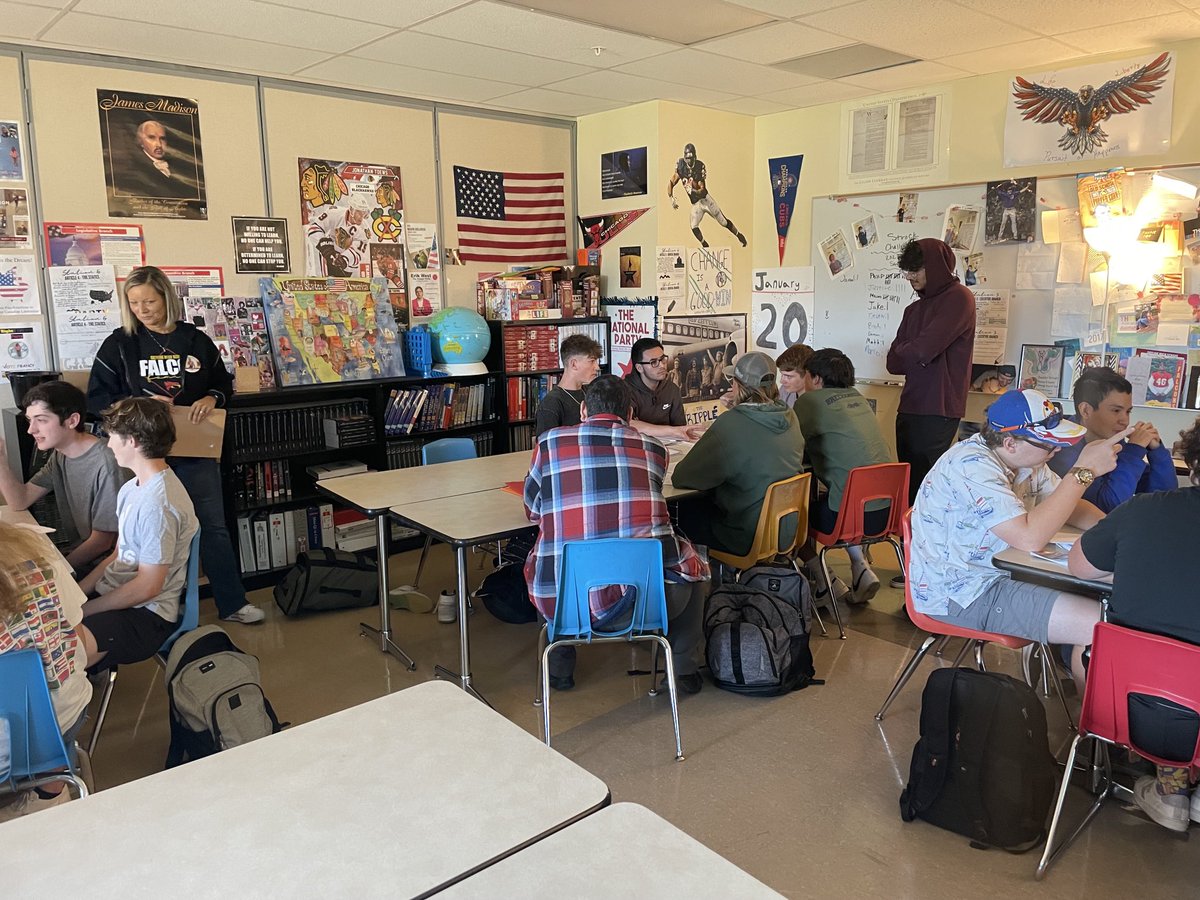 SHSasstprinc6's tweet photo. Katie Strock’s AP Government class debating Federal Rights vs States Rights.  These students are having high level, academic discussions!  #WeAreSkyline ⁦@SHS_Principal⁩ ⁦@KarlaAllenbach⁩ ⁦@SVVSDsupt⁩ https://t.co/uUQfLRA6WC