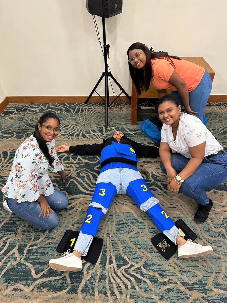 OPSOMSRD's tweet photo. Capacitación al personal médico de 
@humnsard con el objetivo de reducir las muertes prevenibles por emergencias obstétricas, por la Organización Panamericana de la Salud en República Dominicana #OPSOMSRD y el Centro Latinoamericano de Perinatología #CLAP.

#SaludParaTodos https://t.co/ZaJfFNrj8B