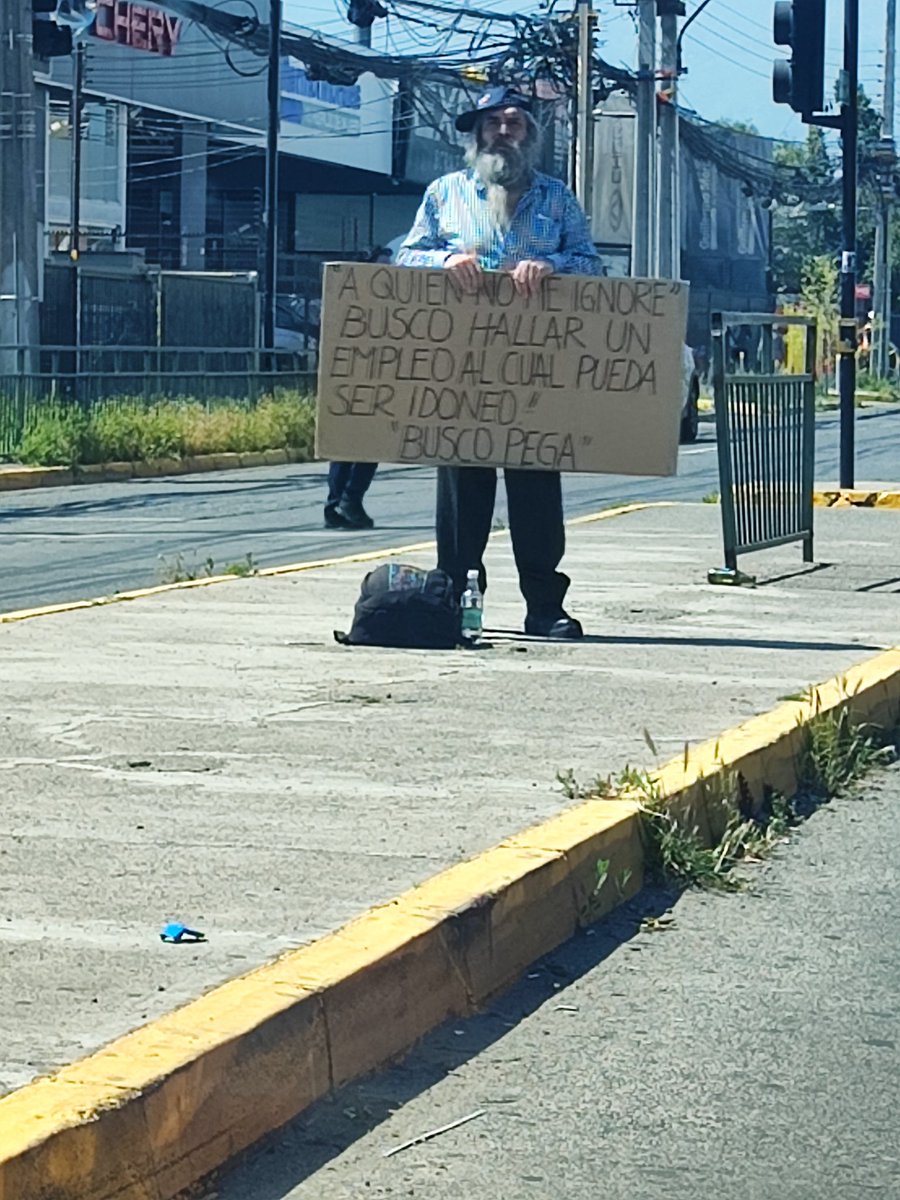 thanks4ether's tweet photo. No tengo muchos seguidores, por favor difundir! Este sr. está buscando trabajo en lo que sea, está por Froilán Roa frente al Plaza Vespucio. Contacto: Juan Antonio +569 3774 7375 https://t.co/nB3V9PRDdw