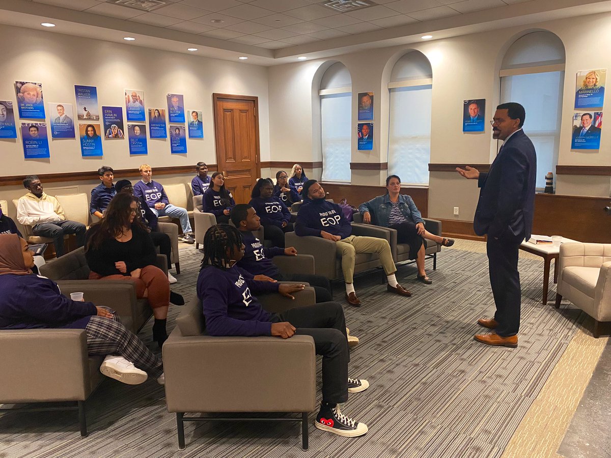 SUNYChancellor's tweet photo. Meeting the 22 students that make up the 2023/2024 @SUNY_EOP Ambassador cohort was a pleasure! Full of leaders, advocates, and changemakers, I can't wait to see what these driven students accomplish. https://t.co/7w4NtEwMLF