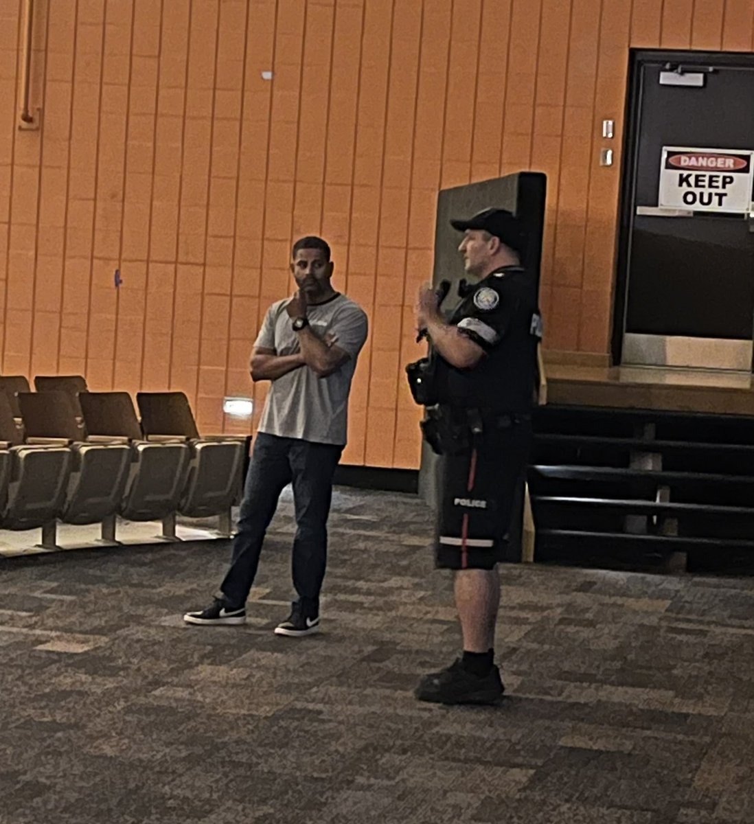 23 NCO’s were honoured to assist @engage416 with their Town Hall Community Meetings regarding gun violence !!! @TPS23Div @TorontoPolice @TPSRecruiting @TPS_CPEU @tps39 @TPSMyronDemkiw #support #community #engagement #torontopolice
