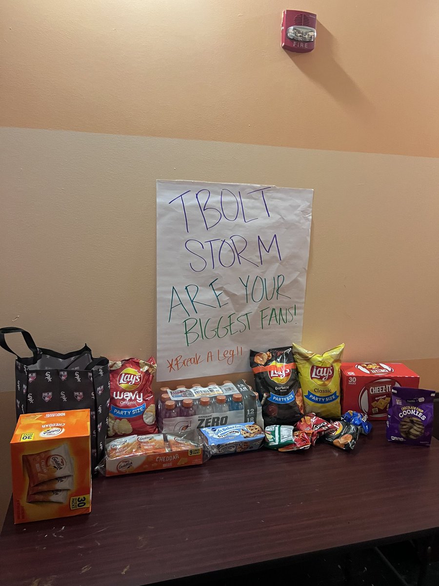 Go out and see the Freshmen Show: Radio to Wonderland! Good luck to everyone involved! <a href="/VjaDrama/">VJA Drama Club</a>