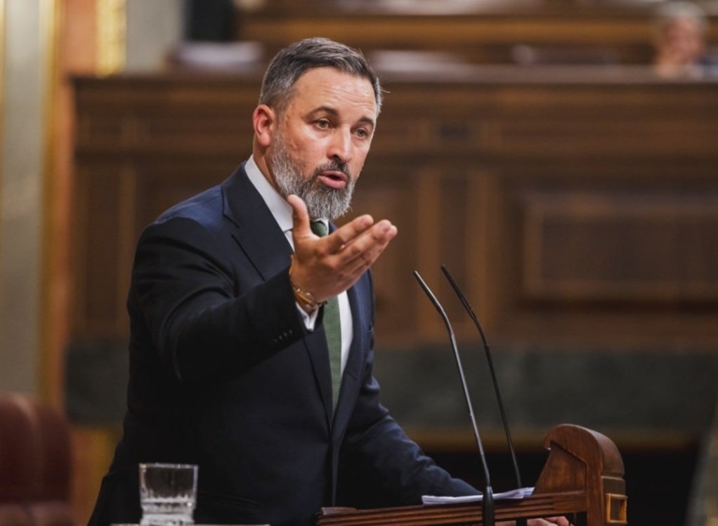 Encuestando's tweet photo. 📊 ¿Debe el estado tomar medidas contra Santiago Abascal tras sugerir este un alzamiento en caso de amnistia?

🔃 SÍ
♥️ NO https://t.co/v46CPaSgOV