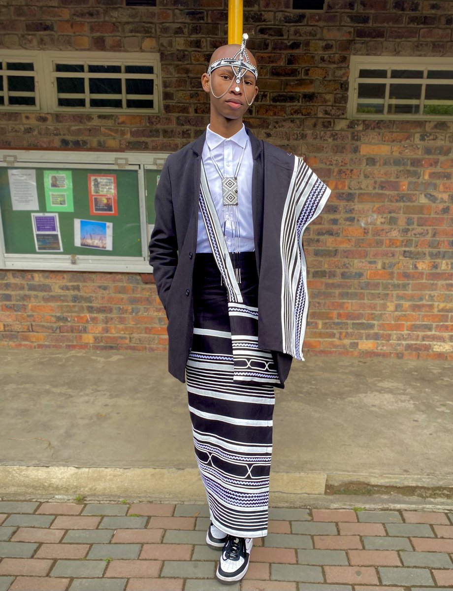 NdlalifaKaXhosa's tweet photo. And of course I had to bring my black @identity_store coat to the look😍🖤 #xhosa #heritageday #isintu #fashion https://t.co/LKhYDrSEWR