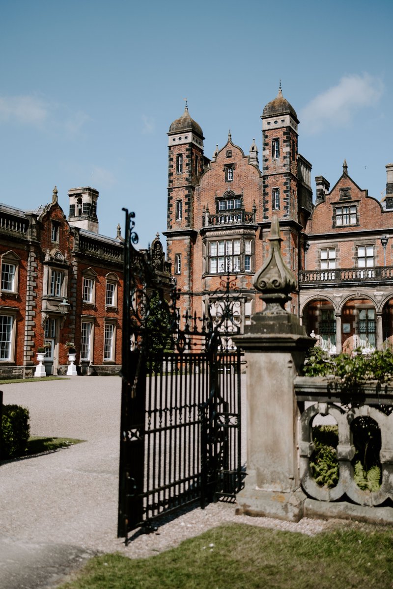 The best wedding venues in Cheshire with luxe country houses and rustic barns 🌳 🙌 rockmywedding.co.uk/wedding-venues… Recommended Venues: @iscoydpark, @delameremanor
