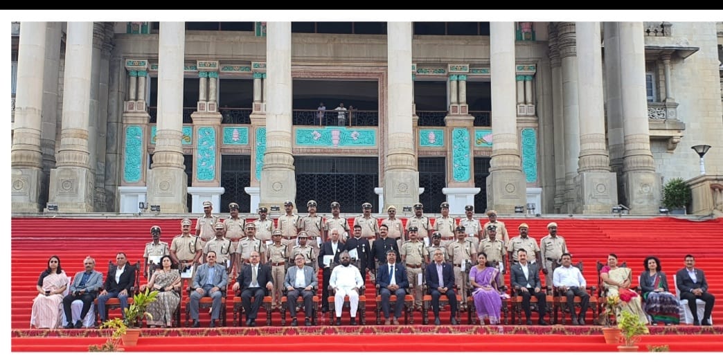 foralumni's tweet photo. Kudos to our Alumni Mr. Vivek S (RFO) working in Karnataka Forest Department for bagging  Chief Ministers' Medal (Bravery and Audacity in protecting the wildlife). https://t.co/PJGGipOgkP