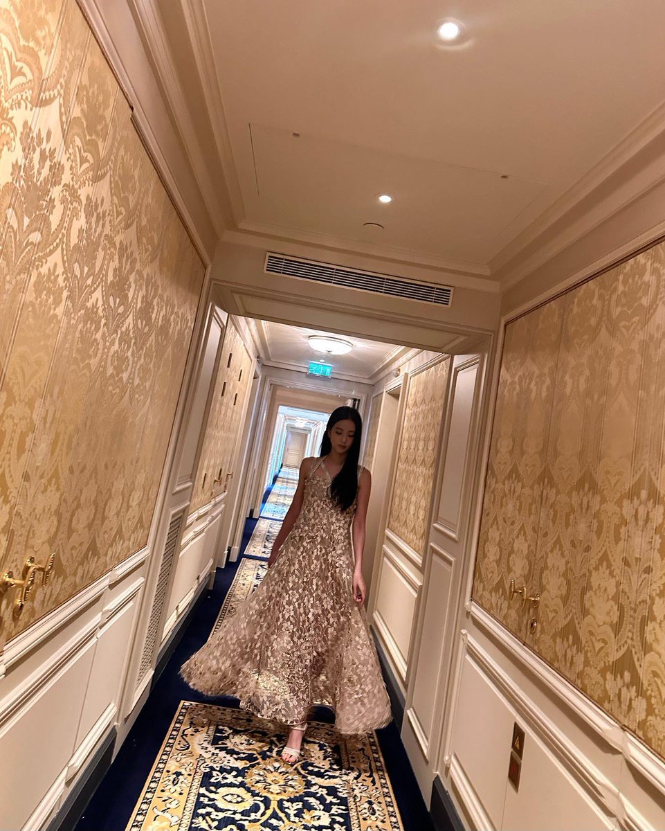 jenniesrenes's tweet photo. jisoo ig update! https://t.co/YbCg7yT2cu