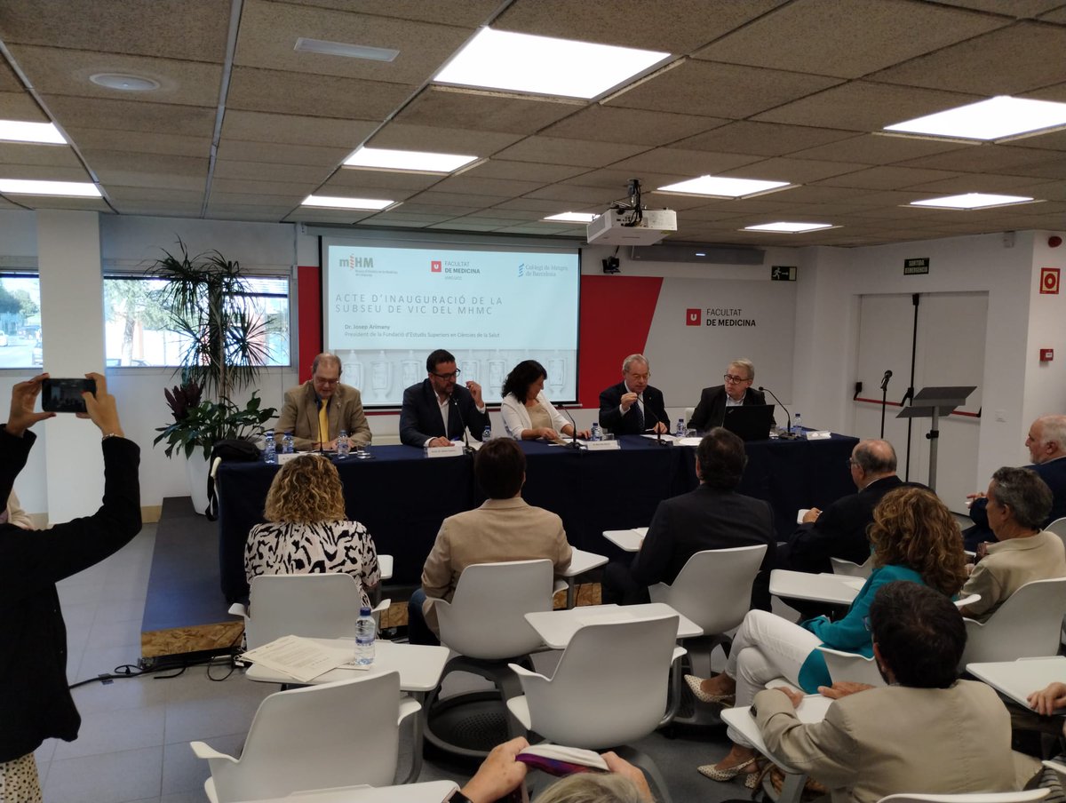 MHMedicinaCat's tweet photo. 🙋‍♀️Avui celebrem l'acte d'inauguració de la subseu del @MHMedicinaCat, des de la Sala d'actes de la Facultat de Medicina de la @uvic_ucc.

Esperem que la gaudiu! 🙌 Benvinguts! 🤗 

#Medicina #Història #Catalunya #Vic https://t.co/2UkJ58xn50