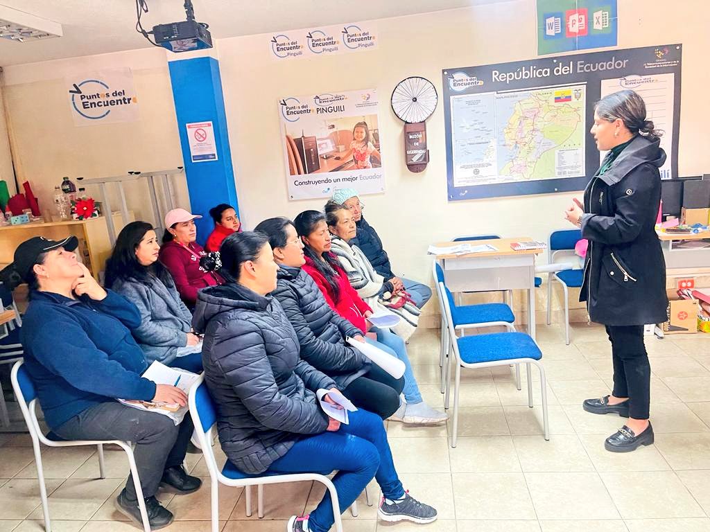 IEPS_Ec's tweet photo. ¡Fomentamos la reactivación de las #UEPS!

Nuestra Dir.  Zonal 3 Paulina Tamayo recorrieron los 9 cantones de la provincia de #Tungurahua socializando e inscribiendo a propietarios de tiendas en el proyecto #MiTiendaDelBarrio.

#NuestroTrabajoContinúa 
#ImpulsoProductivoEPS https://t.co/Qb7pWINycH