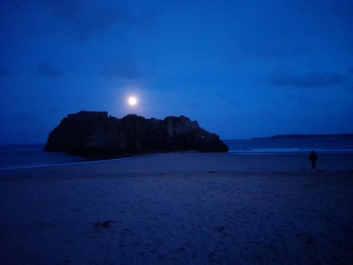 JamesStoorie's tweet photo. Oh Whistle & I'll Come To You...
My MR James experiences on the beach at Tenby...
#mrjames #horror #gothic #ghost #realhaunting #britishhorror #Tenby #WALES #supernatural #beach https://t.co/556FfBp9jr