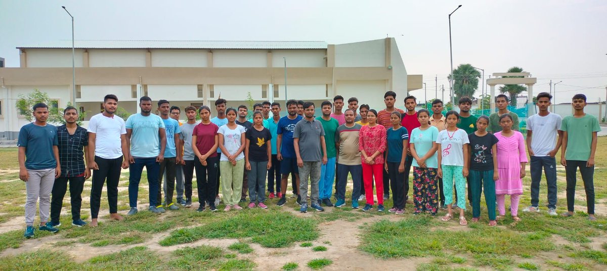 GovernmentEngi2's tweet photo. Day 8 of the induction program at GEC Aurangabad. Today principal Dr. Prashant Mani delivered a lecture on motivation.
#Motivational_talk
#Induction_program
#GEC_Aurangabad https://t.co/76qFp2Crw3