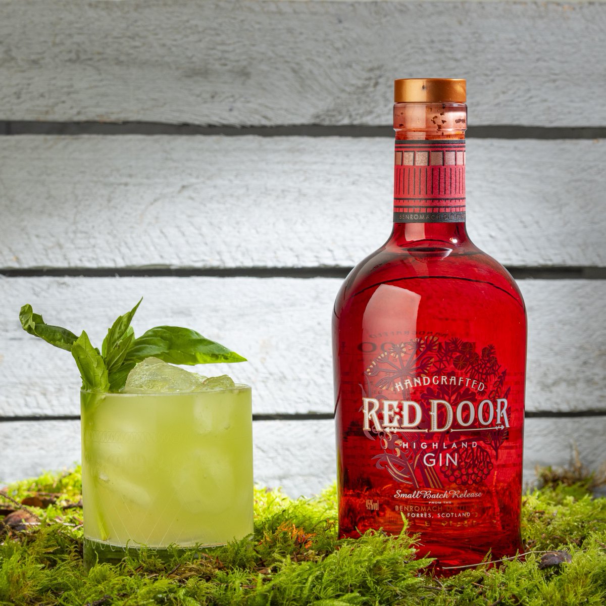 We've got the perfect signature serve to welcome in the weekend! 

Our Red Door Gin Basil Smash only requires four ingredients. The combination of fresh basil and tart citrus lemon compliments our silky smooth Red Door Highland Gin. 

Discover the recipe: bit.ly/3SLue8k