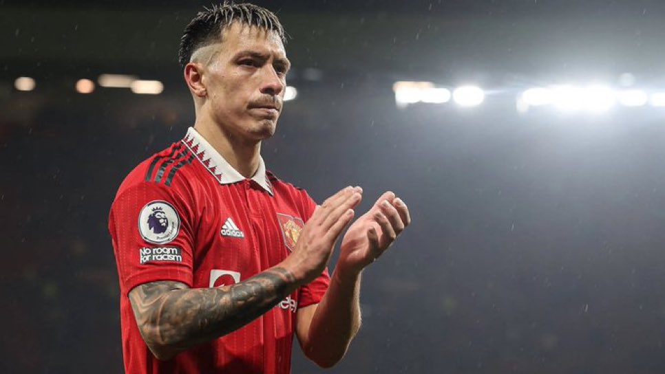 utdfocusid's tweet photo. Udah gila apa Lisandro Martinez bakal absen 2-3 bulan. Kehilangan besar sih ini buat MU 😭 https://t.co/WHmNNyp0tU
