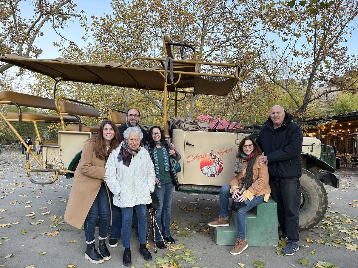 Molly Dillon tweet media