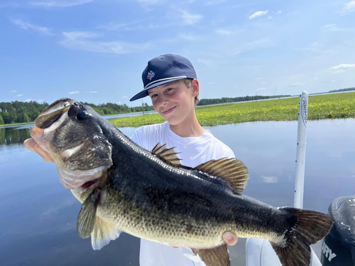 Get those #PB records out, and let's break them just like Westin did with this 11lb-4oz trophy on #RodmanReservoir this year with Capt Ken! 
Start planning dates are filling up for the fishery!

👉bit.ly/3x7JZ1t 
#trophybass #bassfishing #personalbest #fishingguides