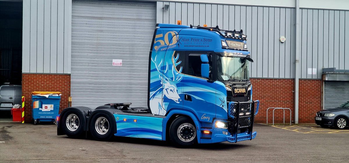 EliteSigns's tweet photo. Say hello to the 50th anniversary edition for #Alanpriceandsons #bulkhaulage, as their new @ScaniaUK #s770 is wearing the company branded #vehiclewrap with gold accents &amp; become a real showstopper in the already glorious looking #fleet of #trucks. https://t.co/RfJqdW1hw5