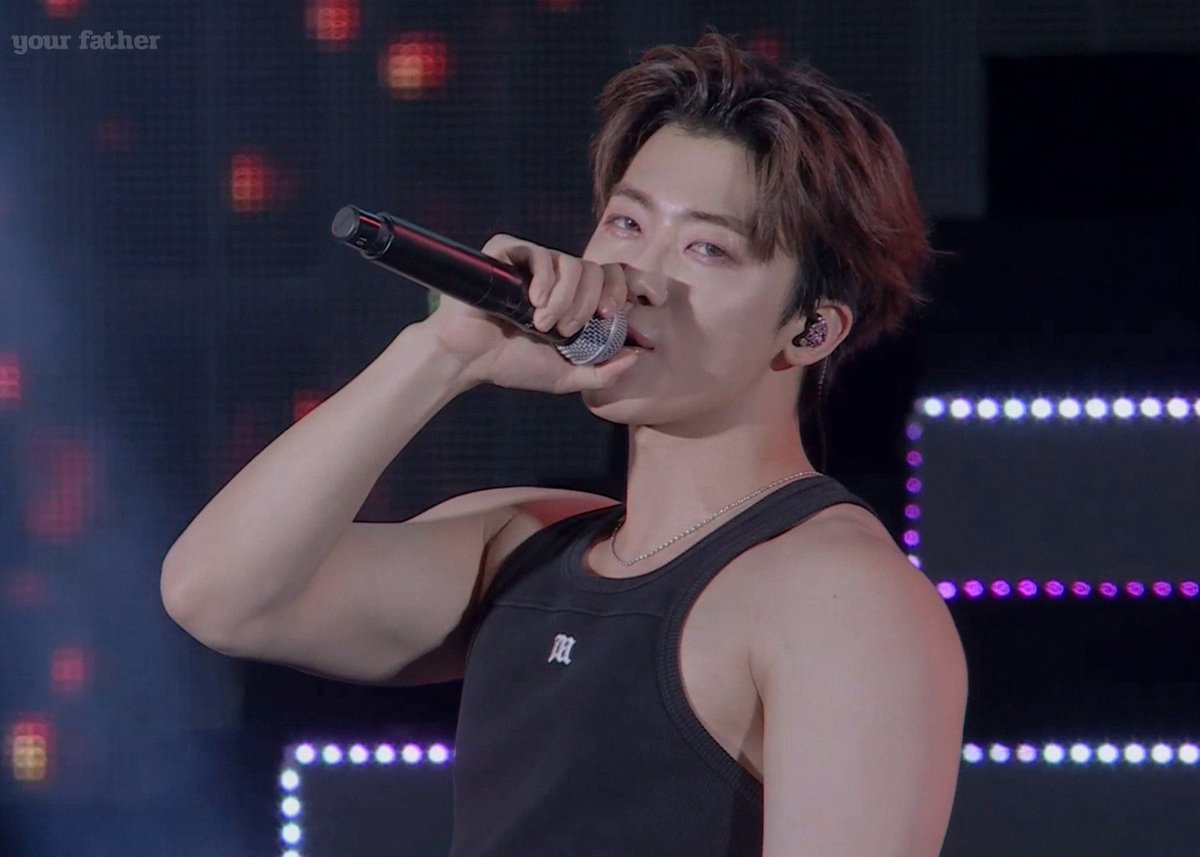 สุดยอด ㅜㅜ อยากชมคนเก่งของหนู อกแกร่งไหล่กว้างบ่าหนา ส่วนอกก็หนาขึ้นอีกบึ้กเลย ㅜㅜㅜㅜㅜ