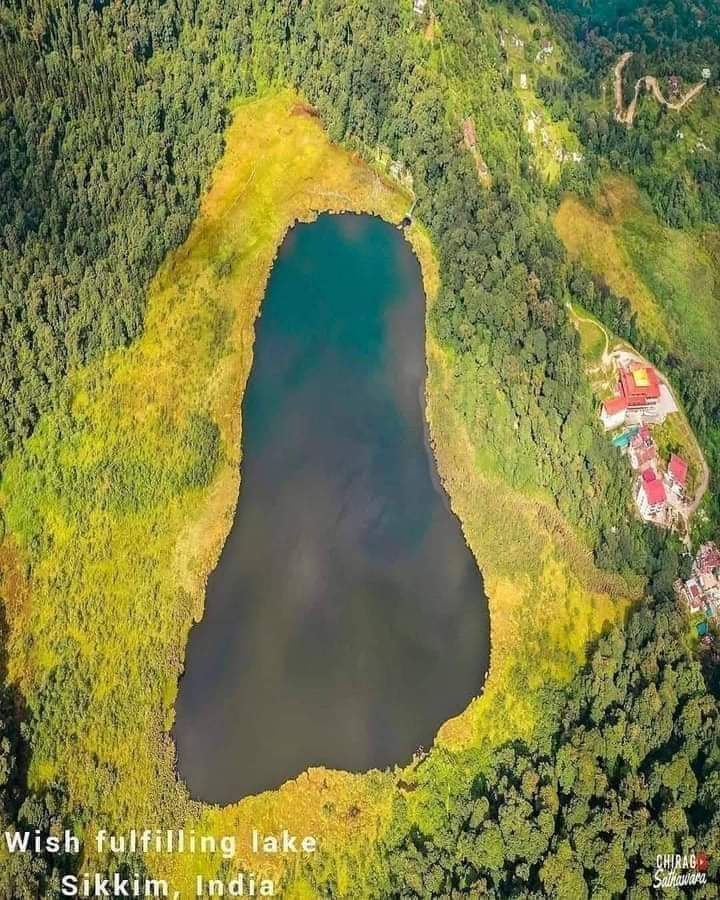 SivanathBabu11's tweet image. Located 34 kilometres (21 mi) to the northwest of  #Pelling town, the lake is sacred for both #Buddhists and #Hindus, and is believed to be a wish fulfilling lake. The local name for the lake is Sho Dzo Sho, which means "Oh Lady, Sit Here".
 
 #sikkim