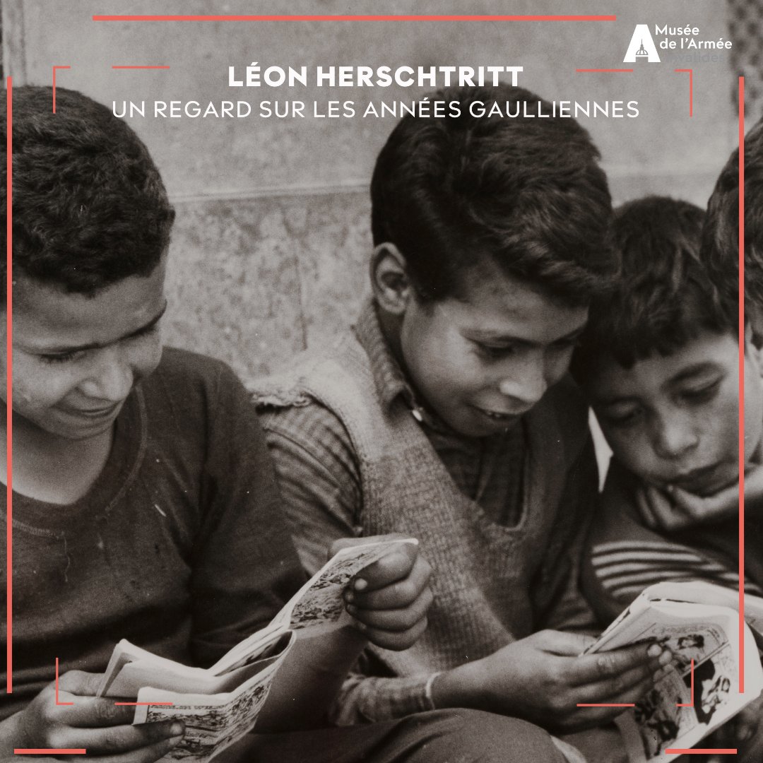 [#HerchstrittAuMusee]  1958. Léon Herschtritt est mobilisé en Algérie. Détaché par l’éducation nationale, il y enseigne la photographie. Témoin des manifestations à Alger, il saisit le quotidien des habitants, et plus particulièrement des enfants.