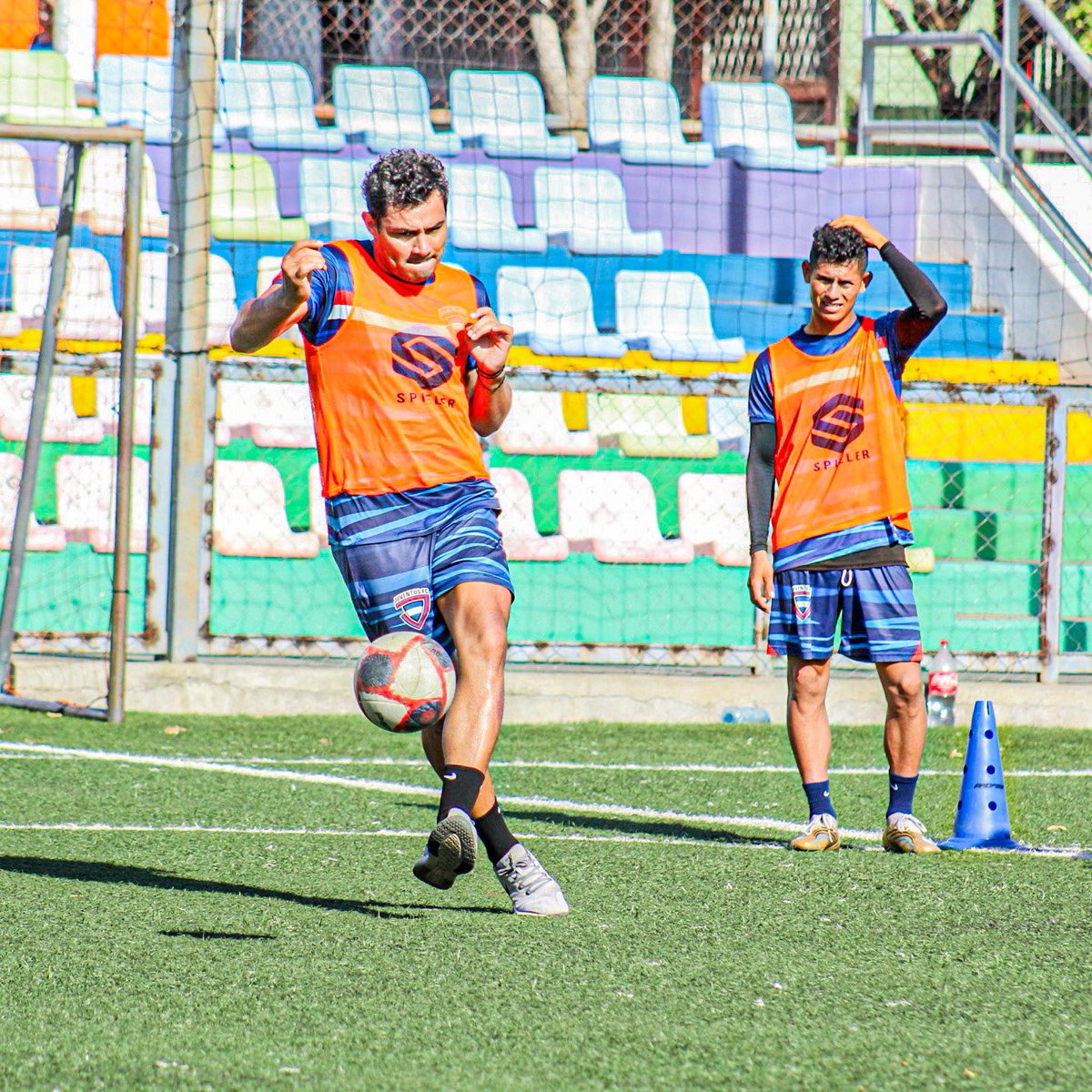 juventusfc_nic's tweet photo. ¡Terminando de afinar los últimos detalles para la Jornada 8 🆚 FC Bambino! 😜🍕

#OrgulloRojiazul #SoyRojiazul #VamosJuve https://t.co/PFIjb54JxH