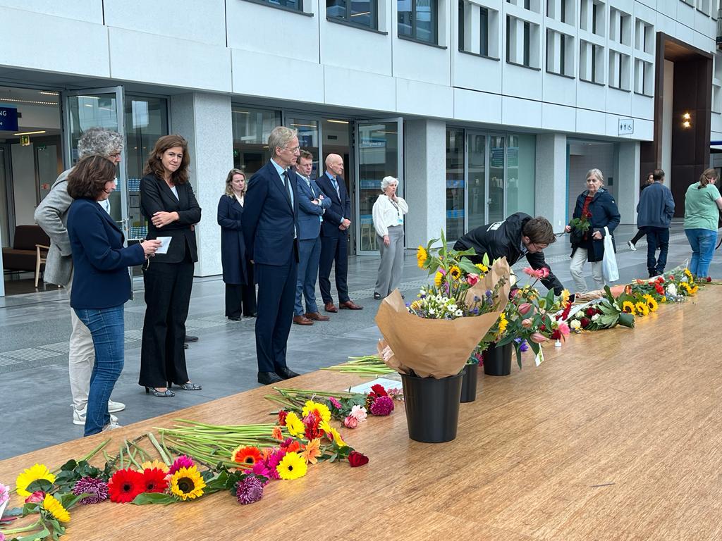 De ministers @ministerVWS Ernst Kuipers van #VWS en @RHDijkgraaf van #OCW hebben vrijdag een bezoek gebracht aan een aantal afdelingen van het Erasmus MC, waaronder huisartsgeneeskunde de SEH en de OK.