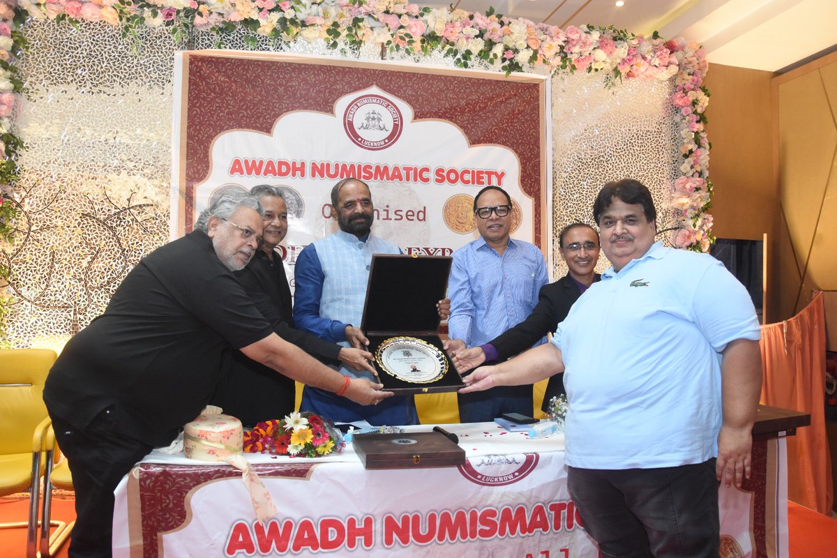ahir_hansraj's tweet photo. Inaugurated the book "Corpus of Mughal Coins of India Vol. 1" by Nilesh Gada and Dr. Dilip Rajgor, featuring a Foreword by Governor of Maharashtra Shri Ramesh Bais Ji, during the Awadh Coin Expo 2023 in Lucknow. 

At the event, Dr. Dilip Rajgor and Shri Kishore Jhunjhunwalla received Lifetime Achievement Awards, with the presence of dignitaries including Shri Vijay Kumar IPS and others.

@narendramodi @PMOIndia @AmitShah @HMOIndia @blsanthosh @maha_governor