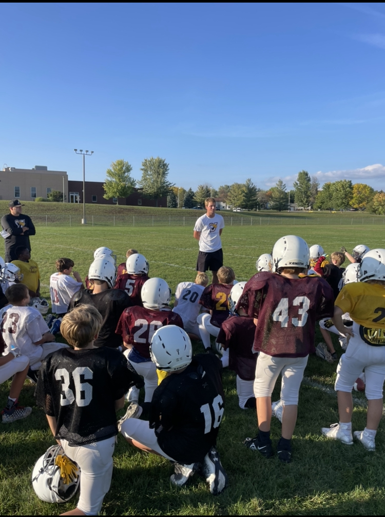 JordanFootball9's tweet photo. A special thank you to Coach Jonathan Draheim for coming to speak to our 5th and 6th grade teams last night. https://t.co/p4xTUDb2JM
