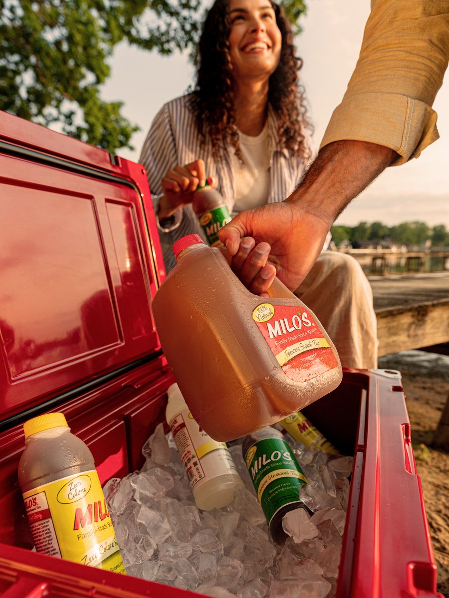 DrinkMilos's tweet image. Which of our delicious beverages will you have in your cooler for the #tailgate this weekend? 🏈 #SweetTea #MilosTea #footballseason