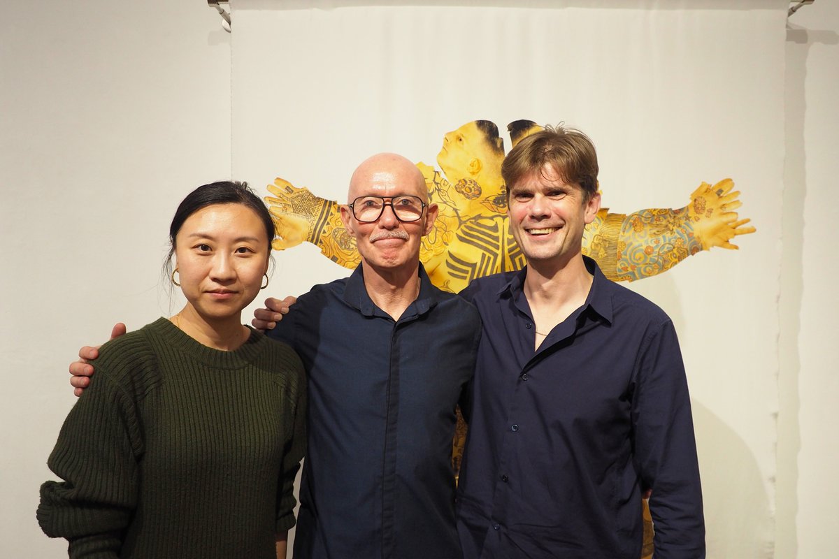 VieuniteHQ's tweet photo. Check the opening day photos of the “Birth Sleeves? 💐 New Editions" #art show by Jonathan Armour, where our Textura #DigitalCanvas is displaying his innovative #artwork!

📅 September 26th - October 7th
📍 Bermondsey Project Space, London

#artexhibition #London #event https://t.co/Ut4TukCYKb