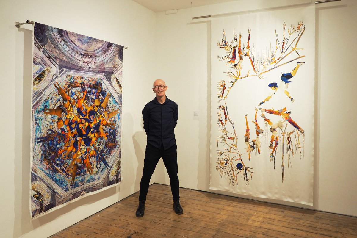 VieuniteHQ's tweet photo. Check the opening day photos of the “Birth Sleeves? 💐 New Editions" #art show by Jonathan Armour, where our Textura #DigitalCanvas is displaying his innovative #artwork!

📅 September 26th - October 7th
📍 Bermondsey Project Space, London

#artexhibition #London #event https://t.co/Ut4TukCYKb