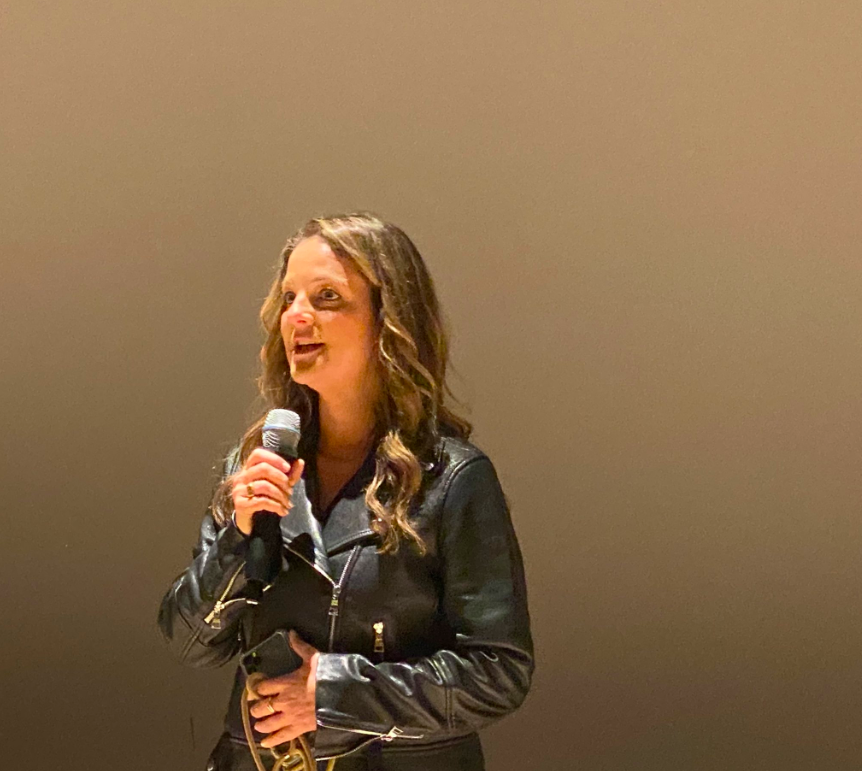 📽️"Je vous salue salope. La mysogynie au temps du numérique" 

Sur 2 continents,les témoignages poignants et le combat de 4 femmes victimes de #cyberviolences extrêmes

Film d'utilité publique!

🙏<a href="/AmbCanFrance/">Ambassade du Canada en France</a> pr cette projection &amp;débat passionnant avec la réal <a href="/GuylaineMaroist/">Guylaine Maroist</a>