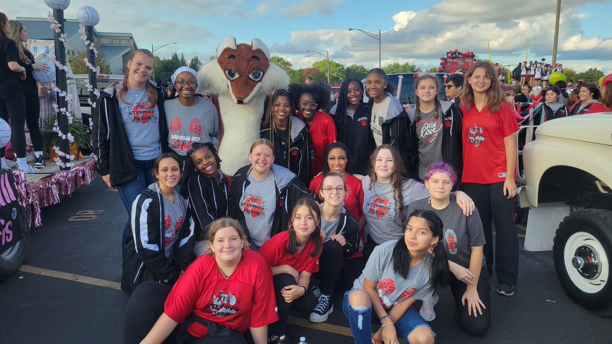 YorkvilleStep's tweet photo. We had so much fun at the Yorkville HOCO 2023 Parade! https://t.co/wbqb6wb78u