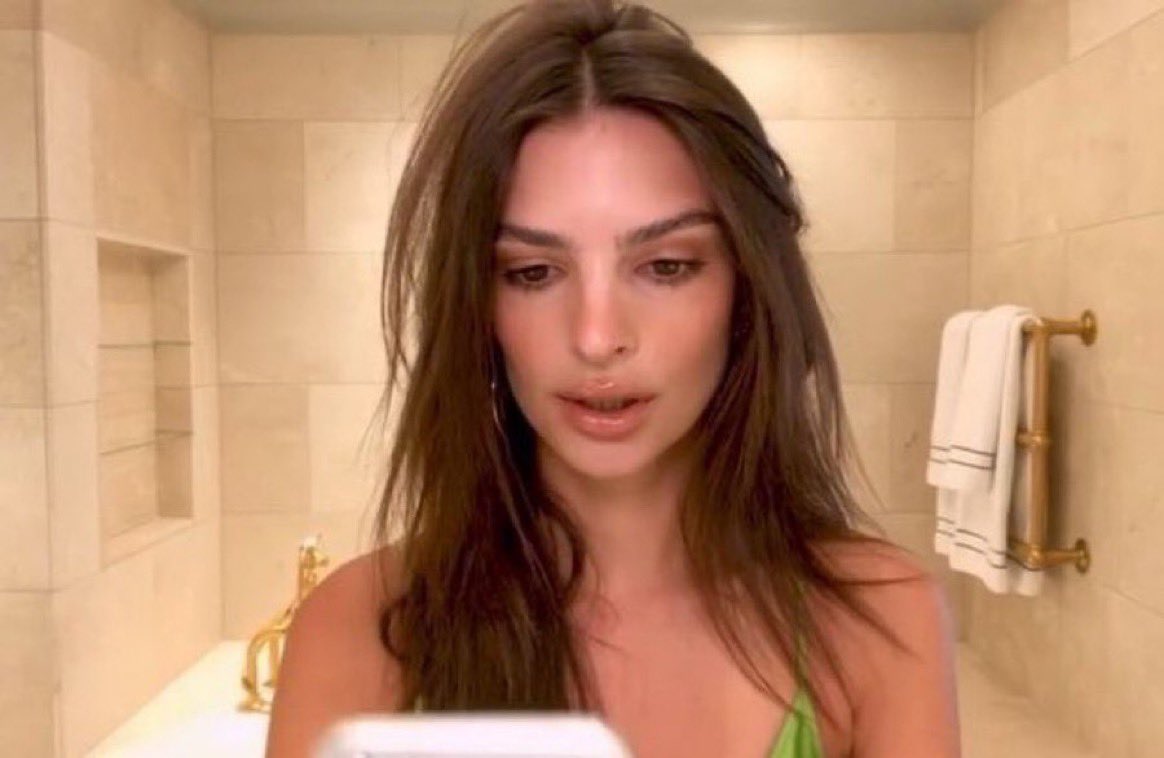 je vérifie mon compte bancaire après avoir donné la priorité à mon bonheur d acheter des vêtements