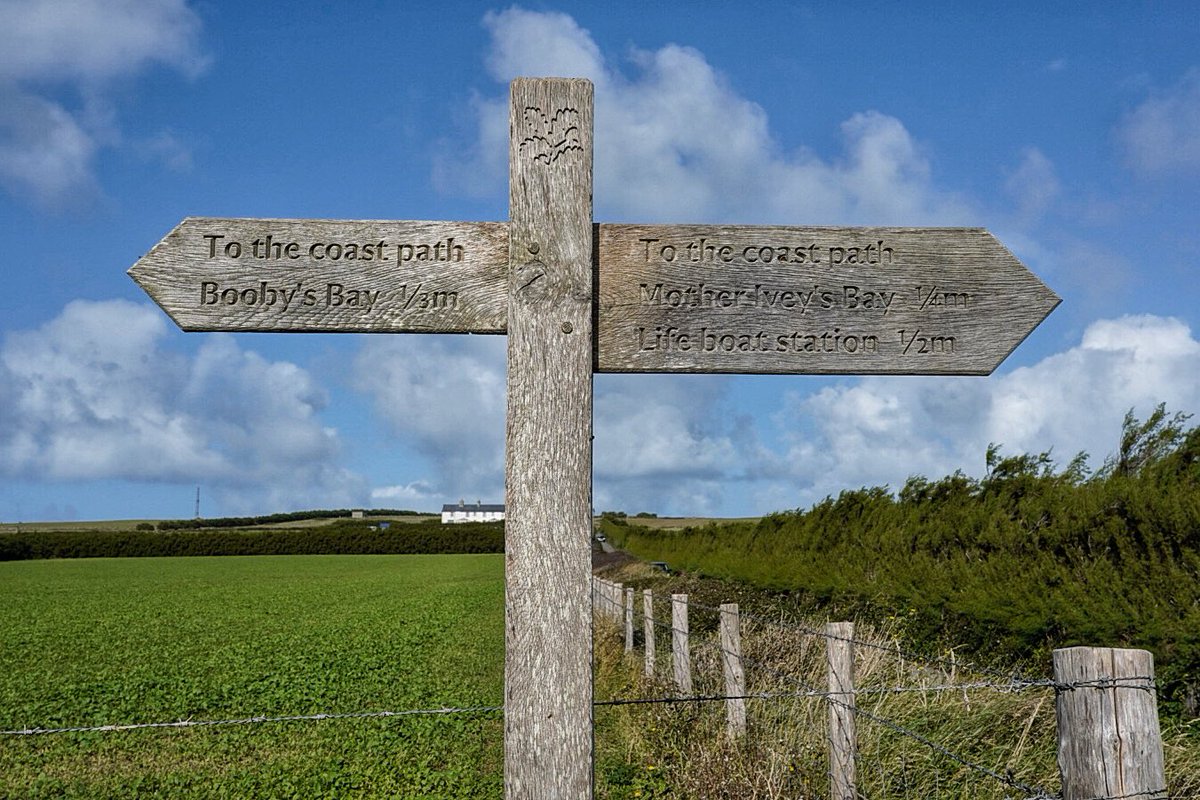 Not my normal ‘Yorkshire’ photo, but todays @FingerpostFri is at Trevor’s Head Cornwall. Booby’s Bay 1/3 Mile. Mother Ivey’s Bay 1/4 Mile. Lifeboat Station 1/2 MIle. @nationaltrust