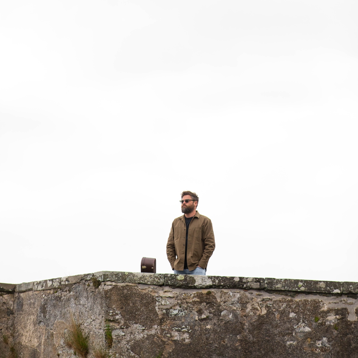 passengermusic's tweet image. I’ll be writing a little song story each week for every track on the album- what its about, what it means to me, where, how &amp;amp; why I wrote it etc
The first one for “life’s for the living” is available to read now- linktr.ee/passengermusic

Hope its interesting to one or two of you!