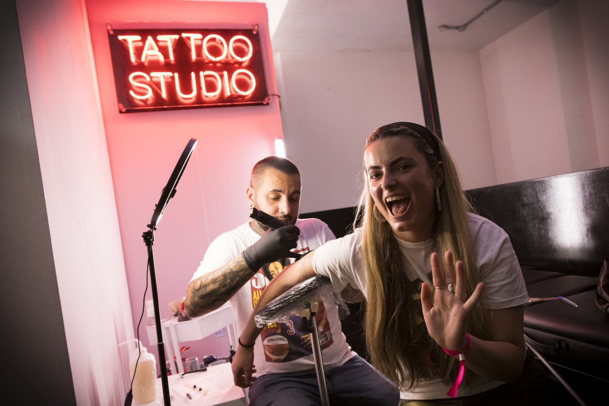 pinterestUK's tweet photo. Day one of #PossibilityPlace โจ๐
From nailing your next mani idea and getting inked (for real) in the Parlour to twisty candle-making in Projects. Get ready for a London high street like no other.
Sign up and stop by anytime from 11am - 7pm tomorrow! https://t.co/4iSQrrXLo9 https://t.co/6pDJn8gs9P
