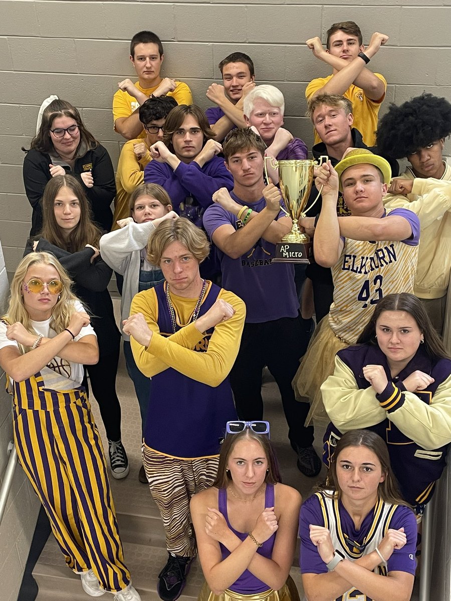 EAHSEcon's tweet photo. Elk HOCO ‘23 with best AP kids around.  #goelks https://t.co/EUV2UEQqkd