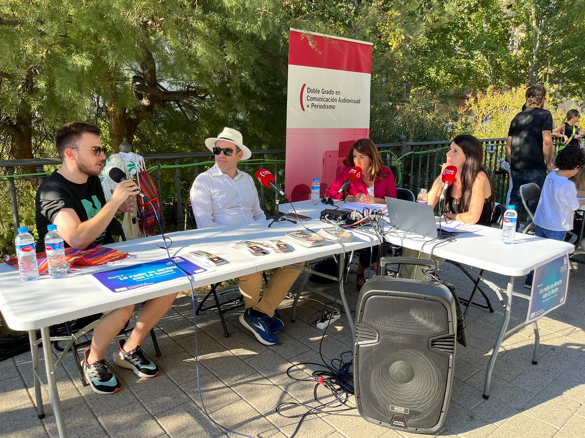 jmherranz's tweet photo. Profesores, alumnos e investigadores @FcomUCLM participan en la #NocheEuropeadelosInvestigadores #Cuenca #NIGHTSpain @uclm_es @UCLMdivulga. Tres horas de radio en directo desde el paseo del Huécar con @noeliabarrosoc y Lorena Mayordomo https://t.co/N6XhVfFKbV