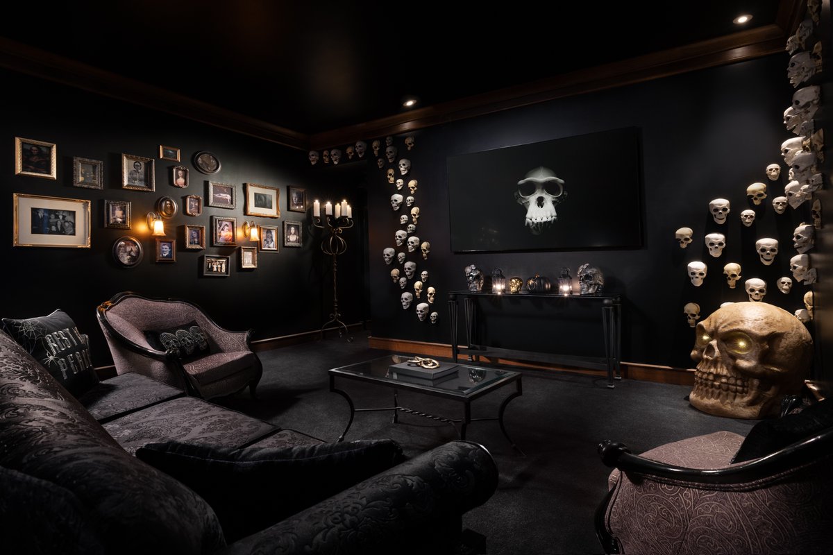 WestgateVegas's tweet photo. We are excited to announce the launch of our newly-designed HALLOWEEN SUITE. The hauntingly exciting new suite features 1,100 square feet of thrills and chills – all year round! Beware as you walk into your very own macabre experience featuring over-the-top, fantastically frightening décor, with mystery and spooky surprises around every corner.

Now available for bookings → https://t.co/1ZPrXitWlX