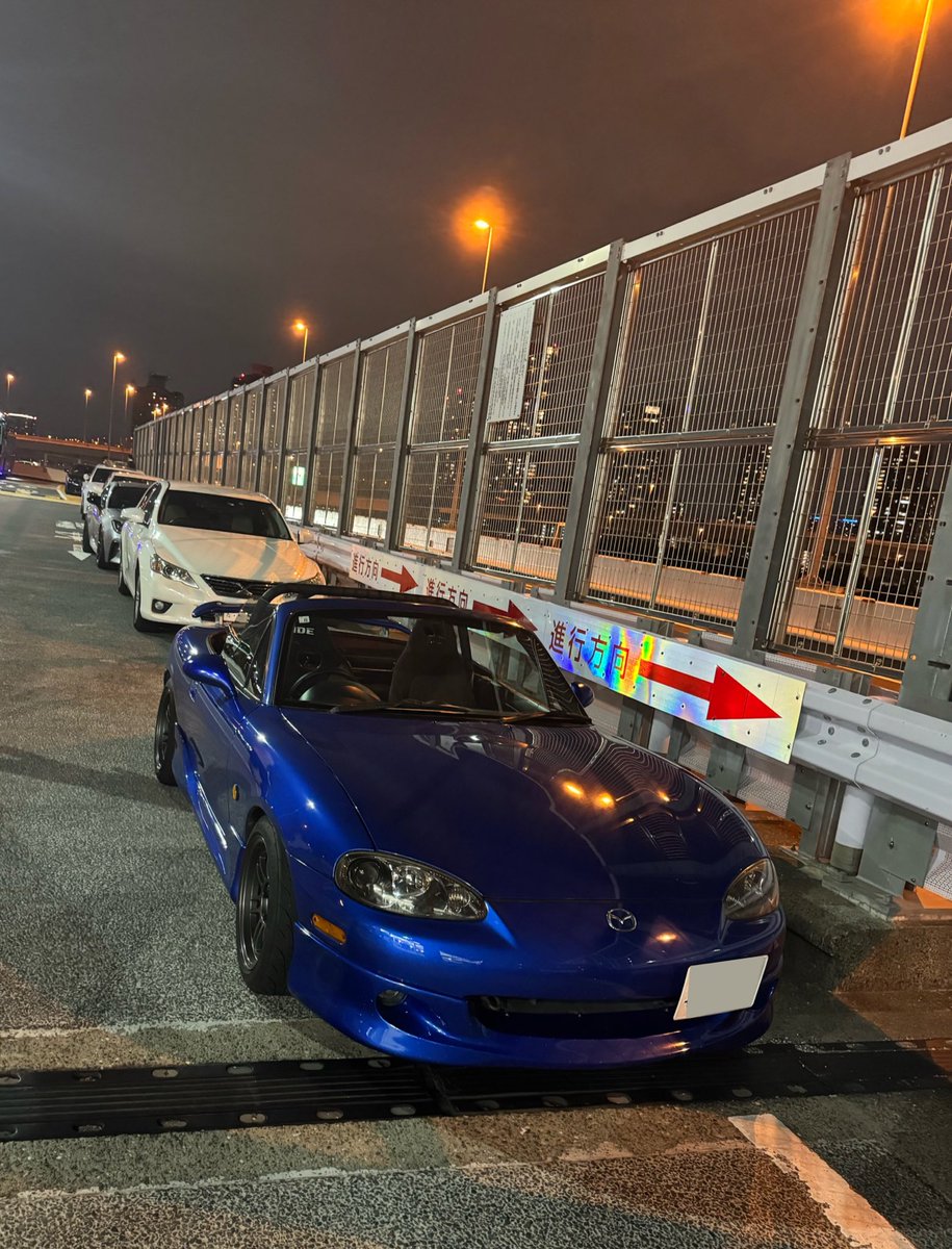 shm_markx's tweet photo. 大学時代のお友達と遭遇
サーキット走ってる車はかっこいいですね〜 https://t.co/kXybL1Cxns