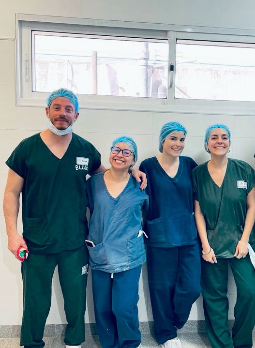 foncho_rossi's tweet photo. La banda quirúrgica del @HospitalPaysan1 https://t.co/FyPHX8wTli