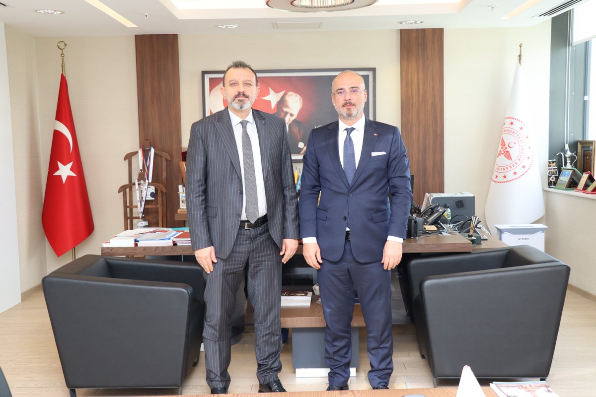 yunusete1's tweet photo. Sağlık Bakanlığı Dış ilişkiler Genel Müdürümüz Sn. Dr. Selami Kılıç beye misafirperverlikleri ve nezaketleri için çok teşekkür eder , vazifelerinde Cenab-ı Allah ' tan başarılar dilerim.  🤲🌹🇹🇷
@DrSLMKLC @saglikbakanligi 
@ethexpo2023 https://t.co/ZJ5ie2tB9h